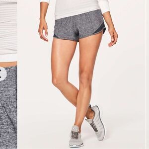 Lululemon Hotty Hot Short II *2.5"
Heather Lux Multi Black / Heathered Black